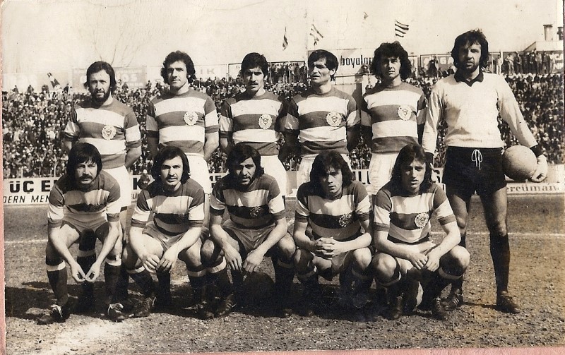 1975-1976 sezonu Bursa Atatürk Stadyumu'nda Adanaspor maçı öncesi...